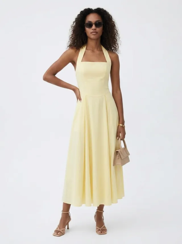 AI product photoshoot of a fashion product on a model, Seamless White