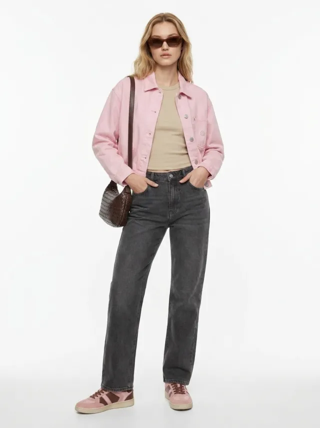 AI product photoshoot of a fashion product on a model, Seamless White