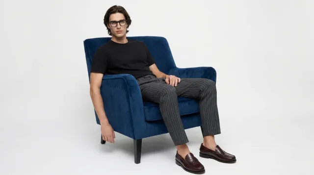 AI product photoshoot of a fashion product on a model, Seamless White
